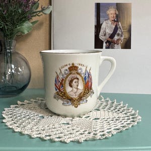 Vintage 1953 Queen Elizabeth II Coronation Mug | Bone China | Made in England | Royal Memorabilia Souvenir– EIIR