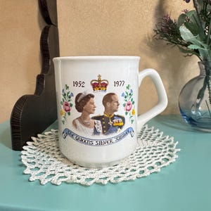 Unique Queen Elizabeth II Silver Jubilee Mug. 1977. Royal Family. Unique Gift,Memorabilia Royal,Queen Elizabeth Coronation Cup,Vintage Mug