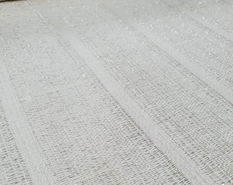 Glittrande elfenbensfärgad, skir rand med metalliska inslag, perfekt för bröllop, draperier, överlägg i sängkläder, kläder, porslin, etc...