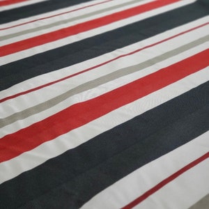Bande tissée audacieuse en rouge, noir, gris et ivoire, PARFAIT pour le rembourrage, les draperies, la literie, la vaisselle, la décoration de fête, etc.