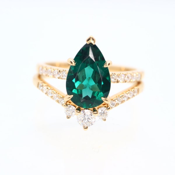 14k Solid gold 1.5ct pear emerald engagement ring, Lab created emerald enagement ring set, Wedding ring set, Anniversary ring set