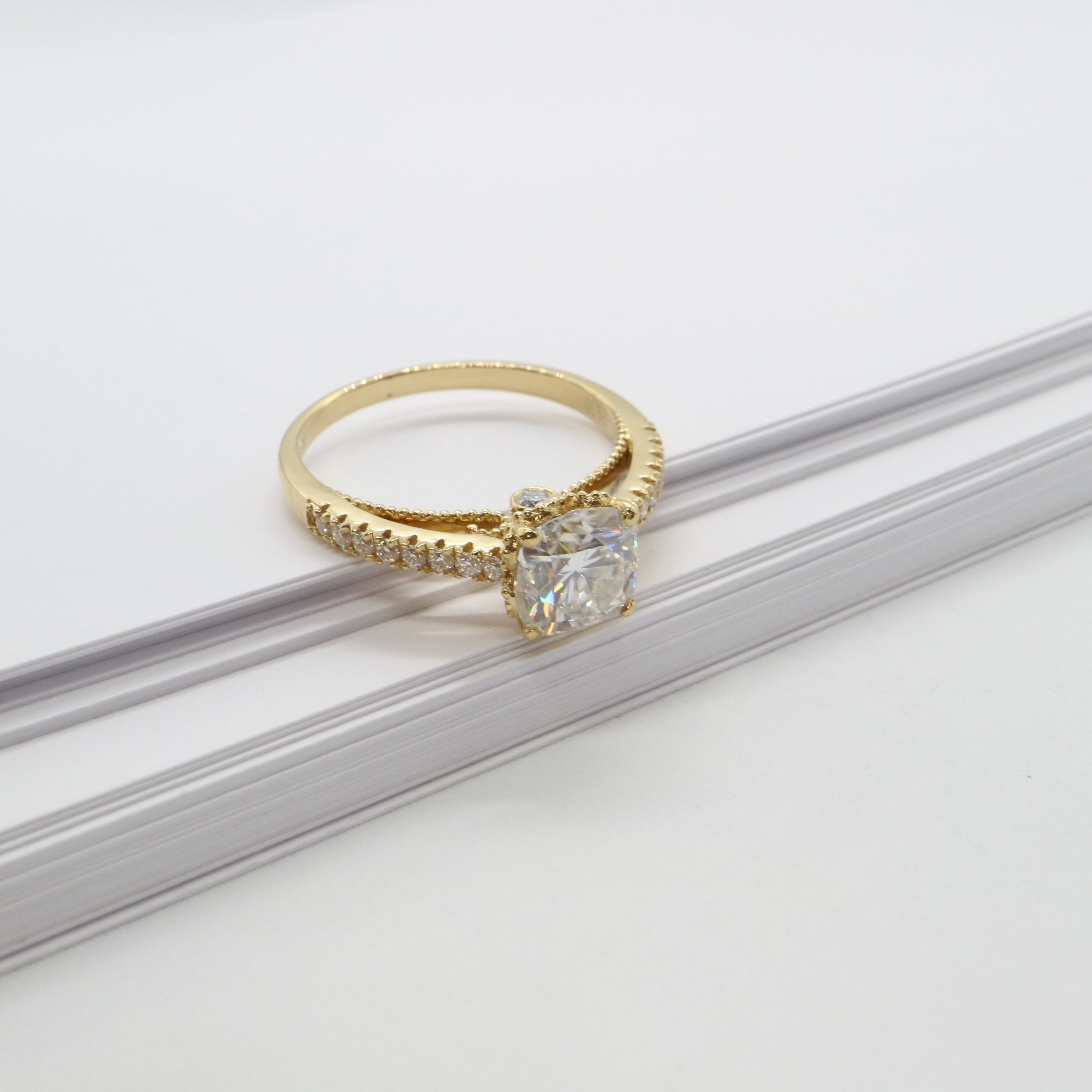 Ring Gold Verlobungsring Aus 9k Gold & Silber – Mit 0,50ct Diamant-Simulation, 3-Stein-Design – Größen J Bis V Engagement Ring Gold