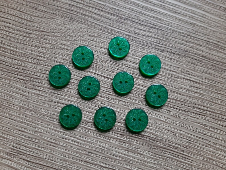 10 petits boutons vert fleurs 12 mm image 1