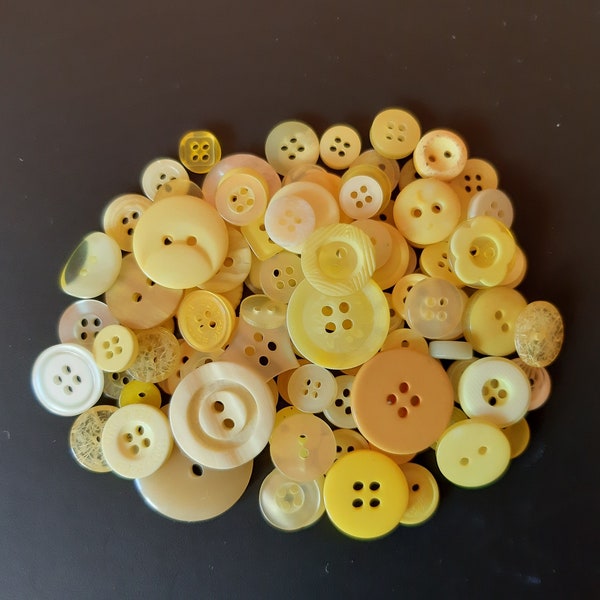 assortiment de 100 boutons jaunes scrapbooking