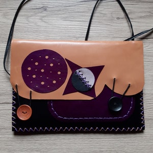 petit sac violet et beige rosé en cuir