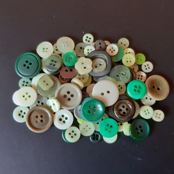 assortiment de 100 boutons verts scrapbooking