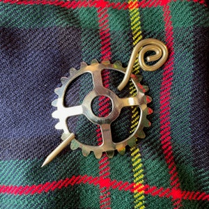 Gear Penannular Brooch | Kilt Pin | Steampunk Accessory | Cloak Clasp | Renaissance | Larp Gear | Scarf Pin | SCA | Cloak Pin | Scarf Clasp