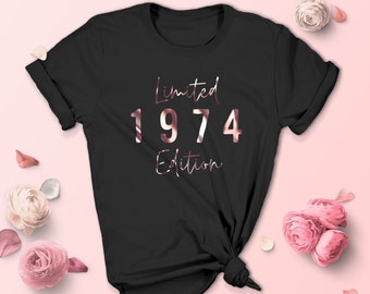 T-shirt du 50e anniversaire pour les femmes en 2024, T-shirt 1974, cadeau du 50e anniversaire pour les femmes, édition limitée 1974 Top pour elle, script 1974