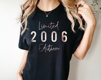 T-shirt 18e anniversaire, T-shirt 2006 pour femme, Cadeau 18e anniversaire pour fille, Haut 2006 édition limitée pour elle, Script 2006, par M. Porkys™