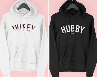 Wifey and Hubby Hoodies, Flitterwochen Hoodies für Paare, Jungvermählten Hoodies, Just Married Hoodie, personalisierte Hochzeitsgeschenke, Von Mr Porkys ™