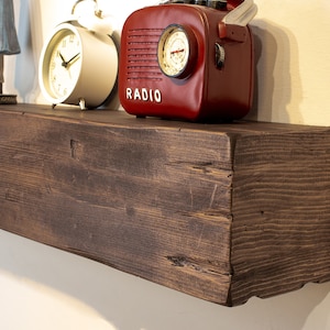 Rustikaler Mantel, Kaminmantel, Kaminmantel aus zurückgefordertem Holz, schwimmender Mantel, Holzkaminmantel, Wandregal
