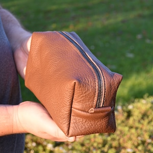Large leather man dopp kit for cosmetic storage, Brown soft leather cosmetic bag for men, Waterproof handmade men’s toiletry bag