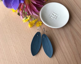 Earrings for women in mass-dyed blue porcelain Dahlia Collection