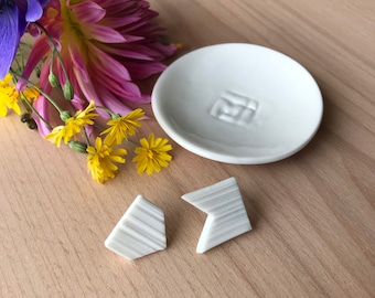 Stud earrings for women in white porcelain Concrete Collection