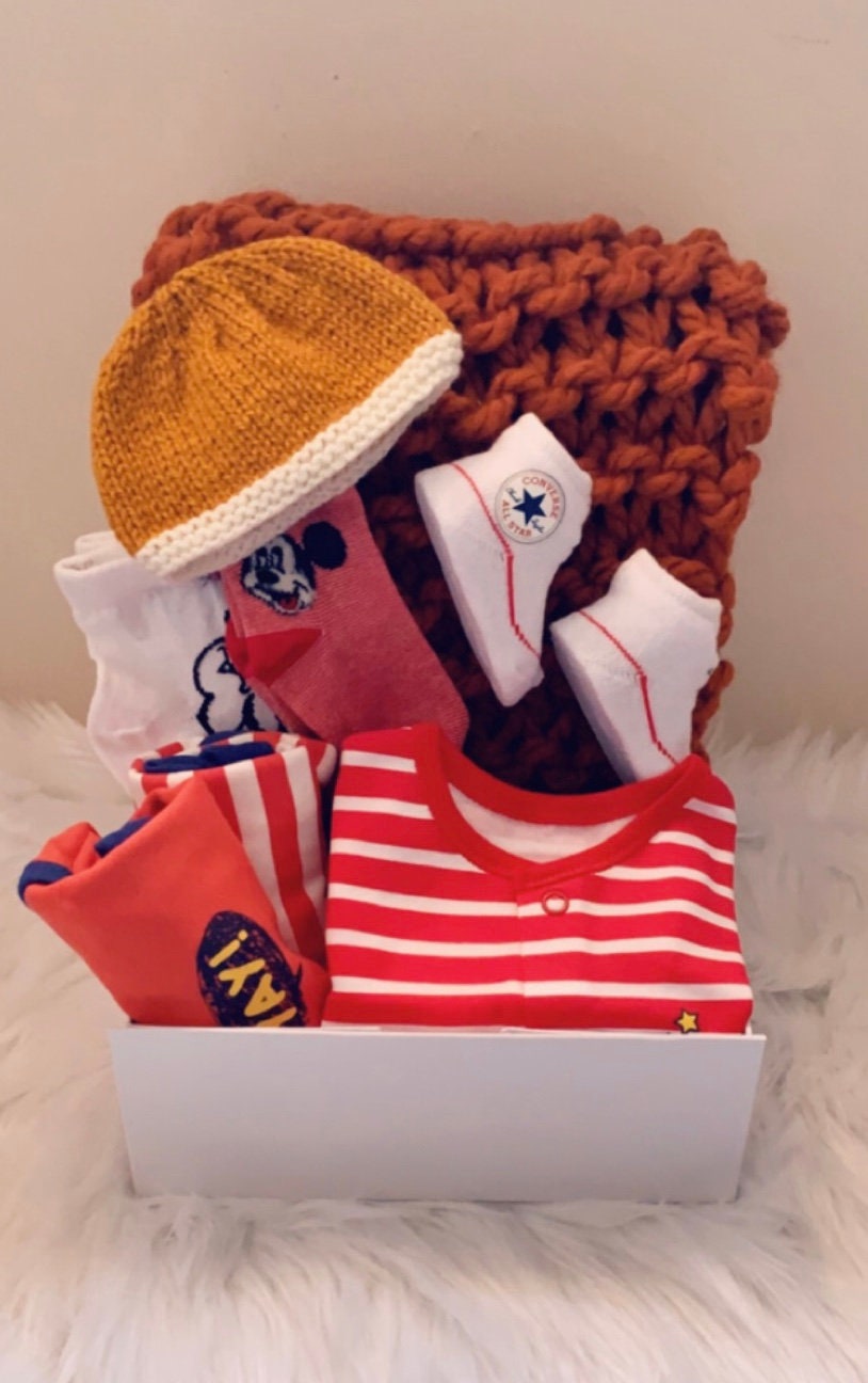 converse baby hat and socks set
