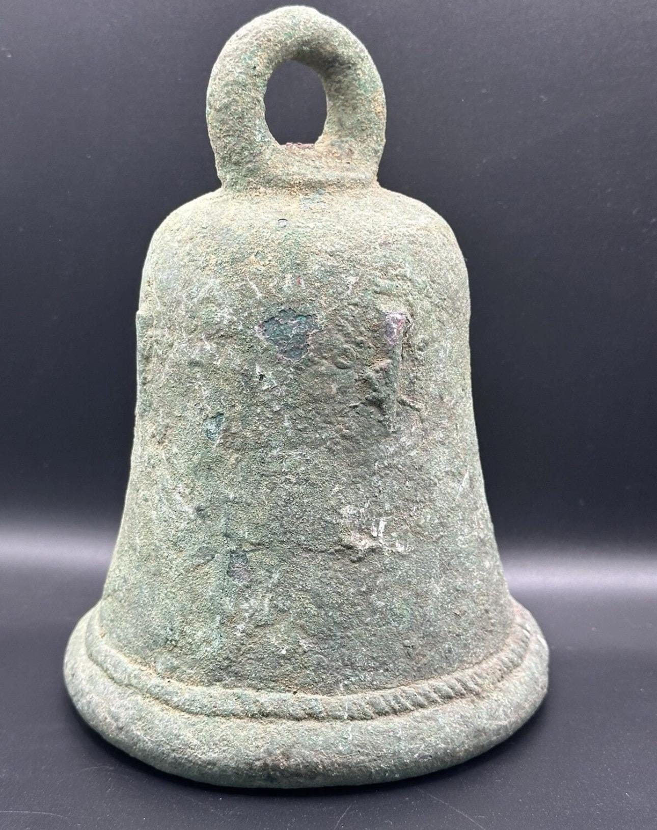ガンダーラの巨大な青銅の鐘 ガンダーラの古代地域 仏教文化芸術 2世紀