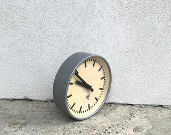 Factory clock made by Pragotron