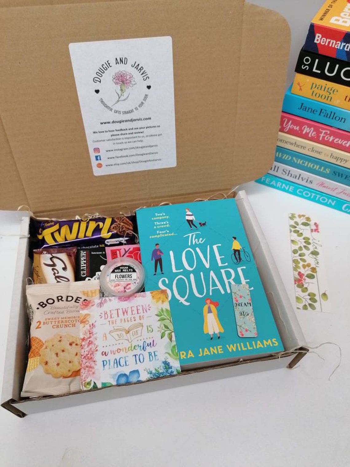 Book lover gift box. Book subscription. The love square. Etsy