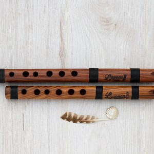 Jacaranda Flutes Kit - One Flute key in D (Re) and the other Flute key in C (Do)

440 Hz or 432 Hz

Meausures: 11.02 inches approx. and 10.23 inches approx
Case incluided.