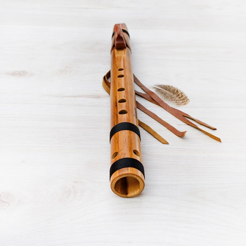 native flute of bamboo key in G 440 Hz .
This healing flute instrument have a beautiful  peruvian cloth case.
5 holes