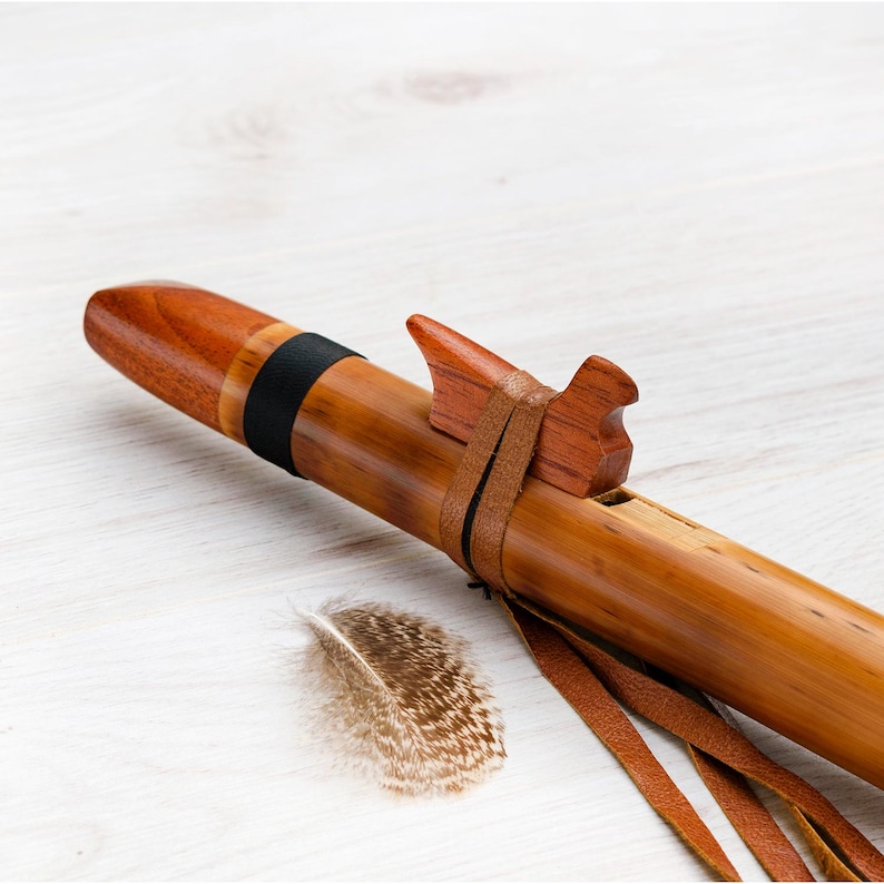 Mouthpiece of native flute of bamboo key in G 440 Hz with a peruvian cloth case
