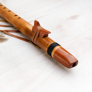 Mouthpiece of native flute of bamboo key in G 440 Hz with a peruvian cloth case