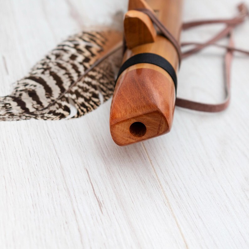 native flute of bamboo key in G 440 Hz .
This healing flute instrument have a beautiful  peruvian cloth case.
5 holes