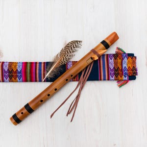 native flute of bamboo key in G 440 Hz .
This healing flute instrument have a beautiful  peruvian cloth case.
5 holes
