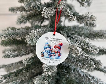 Adorno personalizado de muñeco de nieve para la primera Navidad en familia de 3: nombres y año personalizados - Recuerdo navideño de 2025