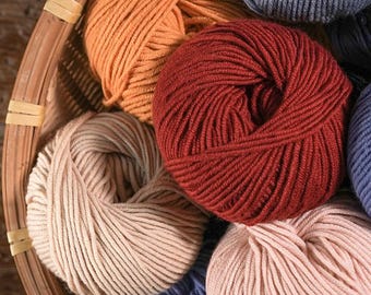 100% Merino Wool Yarn for Knitting & Crochet Soft Worsted Weight Wool Yarn for Sweaters Hats Scarves Handmade DIY Fiber Crafts
