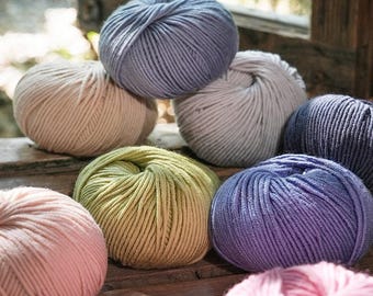 Pure Wool Yarn Worsted Weight Soft Knitting Yarn for Sweaters Scarves Hats Crochet Yarn for Cozy Winter DIY Projects