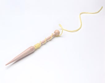 Handcrafted Beech Wood Tatting Shuttle  | 6.5 in Wooden Shuttle for Lace Making | Smooth Ergonomic Handle | Fiber Art Tool