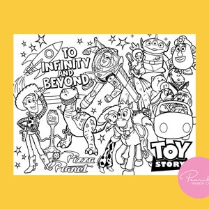 Op de afbeelding: Een zwart-witte lijntekening om in te kleuren met personages uit de Toy Story-filmfranchise. De personages zijn Woody, Buzz Lightyear, Jessie, Rex, Mr. Potato Head en Slinky Dog. De tekst "To Infinity and Beyond" en "Toy Story" zijn in de afbeelding opgenomen.