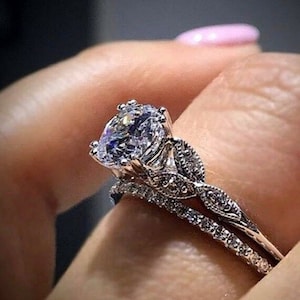 Round Solitaire Accent Bridal Wedding Ring Set for Women, Anniversary Gift for Wife, Leaf Inspired Engagement Ring Set, Bridesmaid Gift
