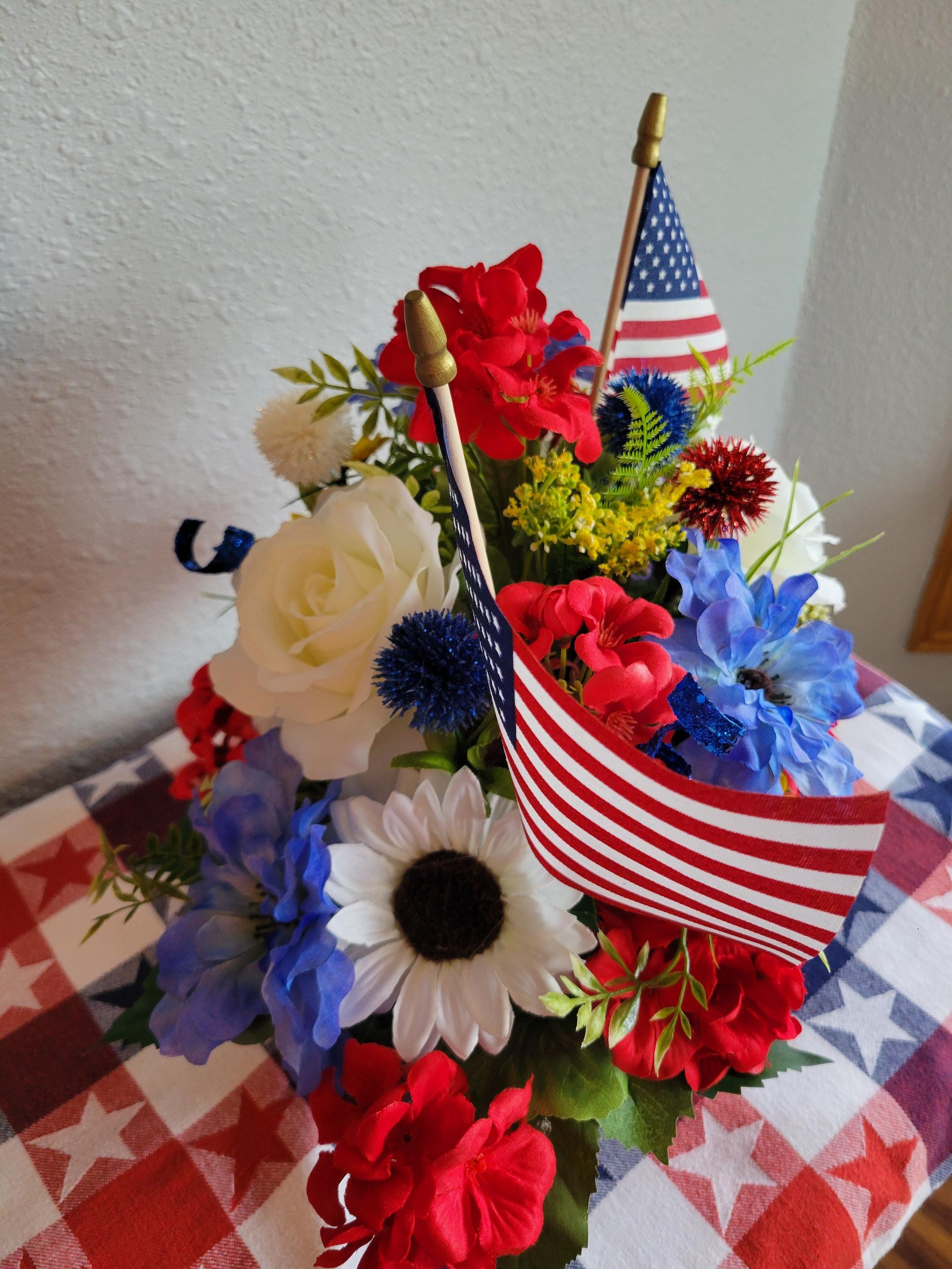 Patriotic Floral Centerpiece: Red Geranium, Blue Zinnia, 4th July Decor ...