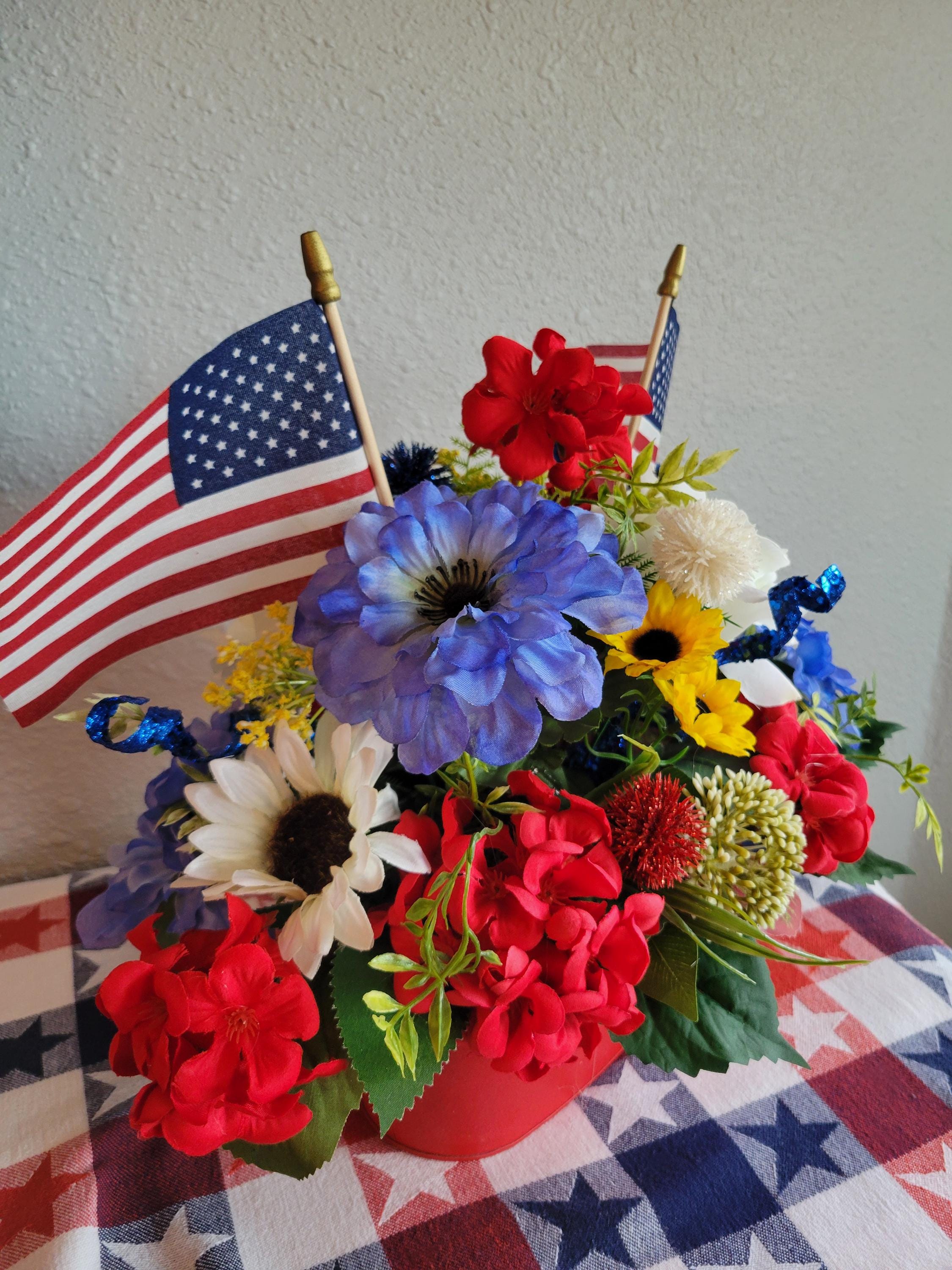 Patriotic Floral Centerpiece: Red Geranium, Blue Zinnia, 4th July Decor ...