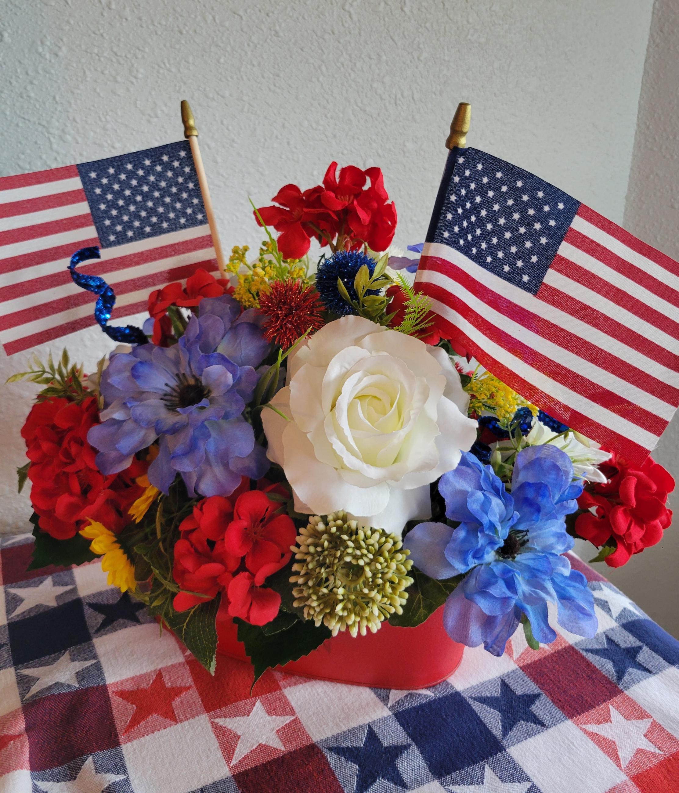 Patriotic Floral Centerpiece: Red Geranium, Blue Zinnia, 4th July Decor ...