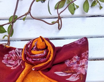 Flower-shaped hairband, burgundi color. Silk and viscous turban with brass thread. Vintage Chic.Gift for her.