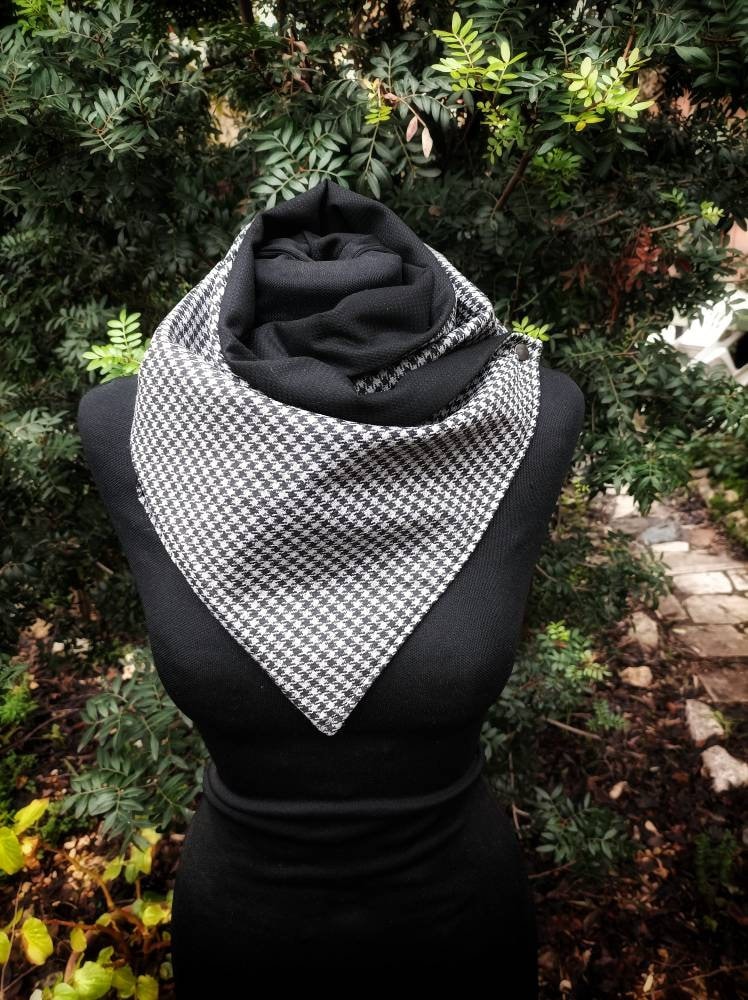 Wool fabric snaps neck warmer. Scarf with snap, warm, elegant, urban style. Scarf for Women. Scarf for Men.