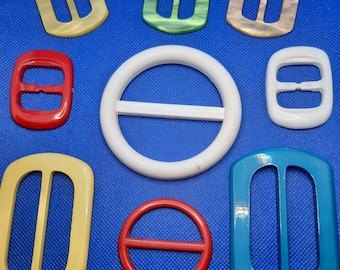 Pure retro chic: belt buckles / sliders from the 70s - plastic, different colors and shapes