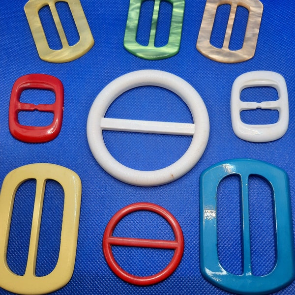 Pure retro chic: belt buckles / sliders from the 70s - plastic, different colors and shapes