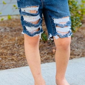 Bebé // Niño pequeño // Niños // Pantalones cortos jean angustiados