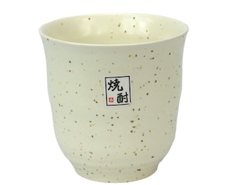 Japanische Keramiktasse für Sake, Reiswein oder grüner Tee gesprenkelte Creme aus Steingut