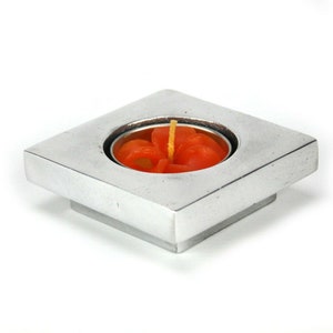 Bougeoir photophore contemporain thaïlandais en aluminium massif, base carrée simple 7 cm