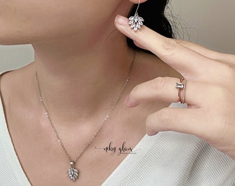 WISTERIA set- Minimalist Petite Bridal Jewelry Set Silver / Wedding Necklace Earrings Bracelet