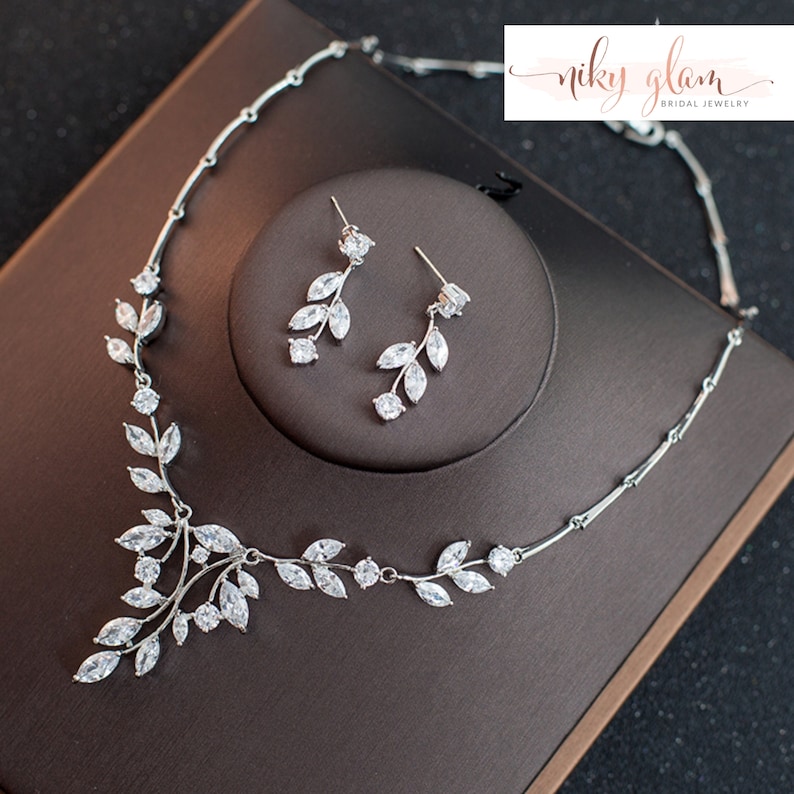 MAGNOLIA set Blatt Design Brautschmuckset / Halskette, Armband, Ohrringe und Diadem in Silber Bild 7