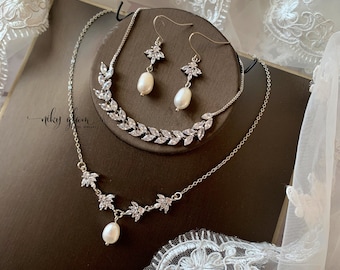 EMILIANA set - Handmade Freshwater Pearl Bridal Jewelry Set Silver or Gold/Wedding Earrings Necklace Bracelet