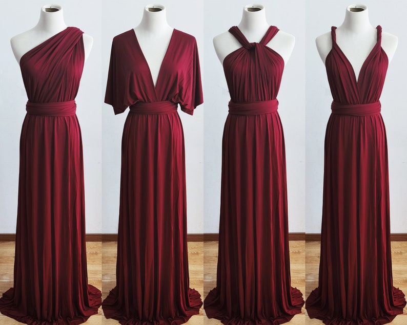 Pode incluir: Quatro vestidos infinitos bord&ocirc; com diferentes decotes e estilos de mangas. Os vestidos s&atilde;o feitos de um tecido macio e fluido e podem ser usados de v&aacute;rias maneiras.