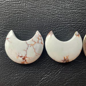 2 stuks wild paard magnesiet edelsteen cabochon wassende maan vorm magnesiet cabochon groothandel edelsteen