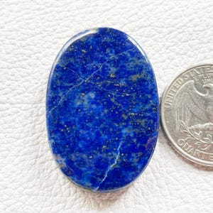 Zeldzame lapis lazuli natuurlijke cabochon edelsteen 37 x 25 x 6 mm hoog handgepolijst groothandel benodigdheden sieraden maken